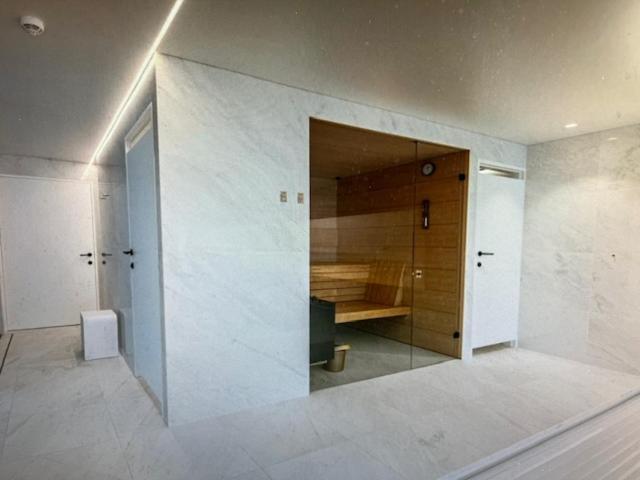 וורנה Schravenhoek Met Indoorzwembad En Sauna מראה חיצוני תמונה