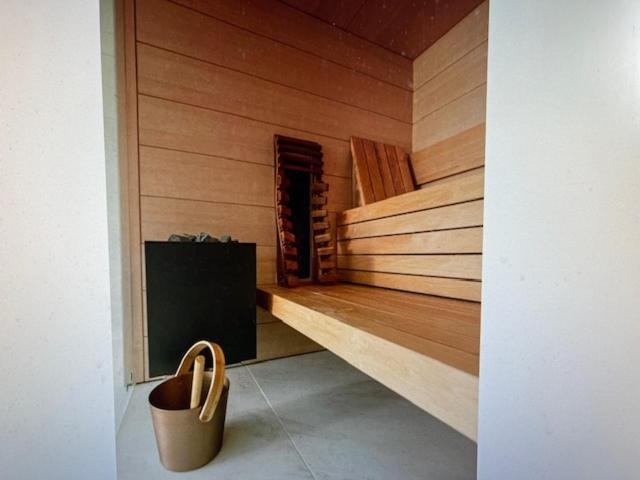 וורנה Schravenhoek Met Indoorzwembad En Sauna מראה חיצוני תמונה
