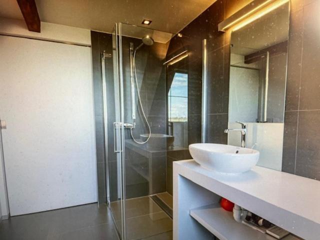וורנה Schravenhoek Met Indoorzwembad En Sauna מראה חיצוני תמונה
