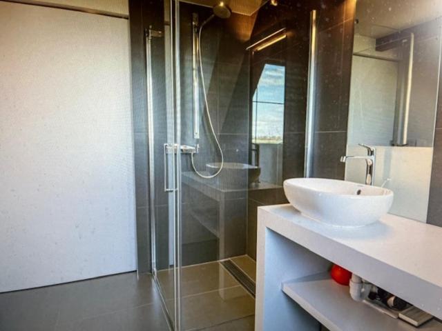 וורנה Schravenhoek Met Indoorzwembad En Sauna מראה חיצוני תמונה